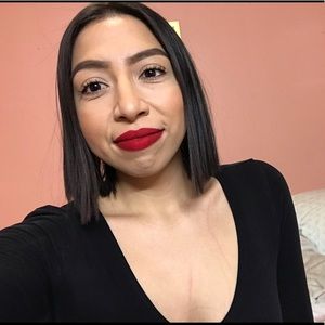 ✨🌸 Meet your posher! 🌸✨